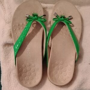 Vionic Green Sandals